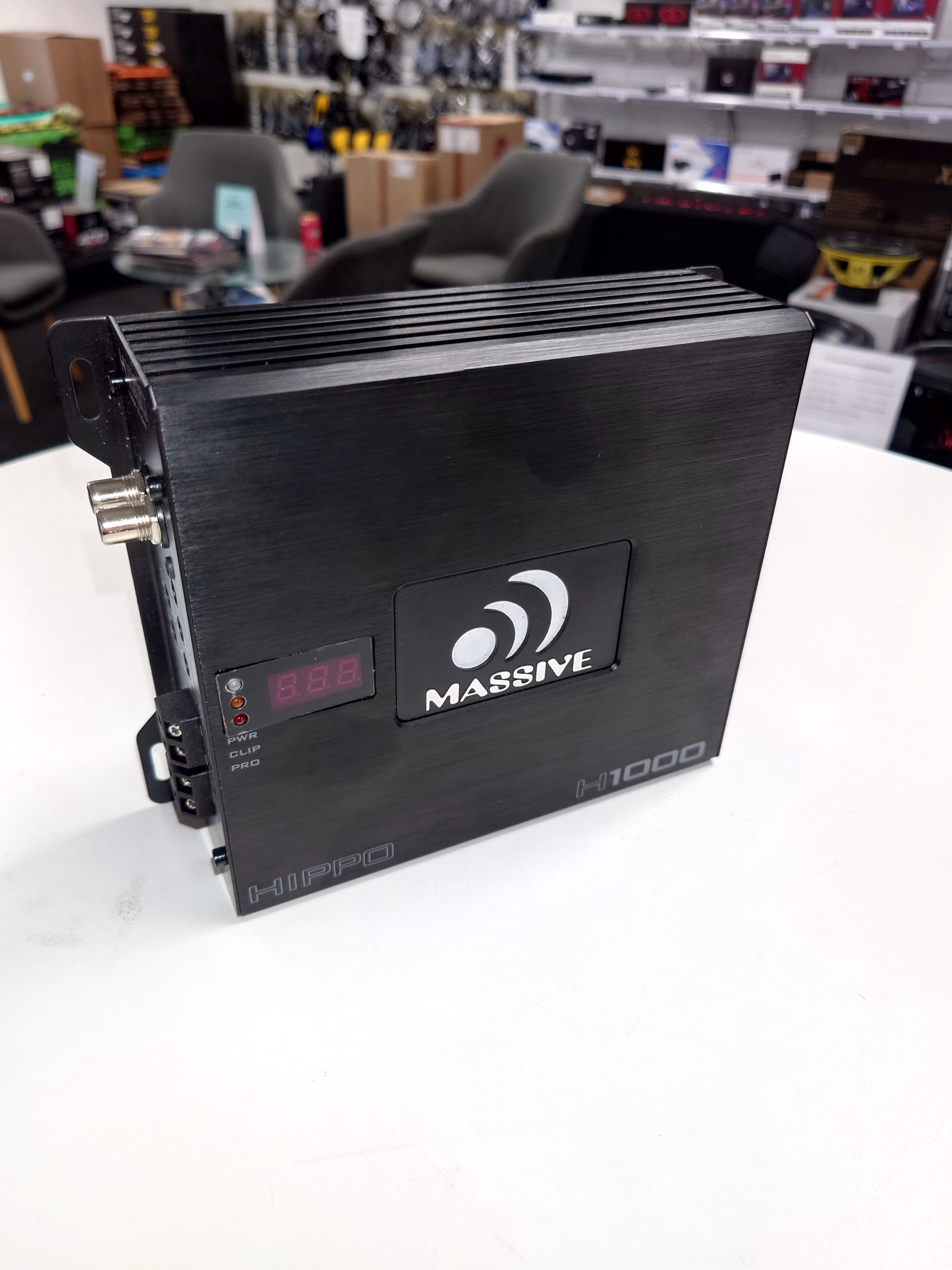 *KÄYTETTY! Massive Audio Hippo H1000